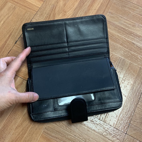 Buxton Women’s Leather Wallet Brown - Picture 4 of 6